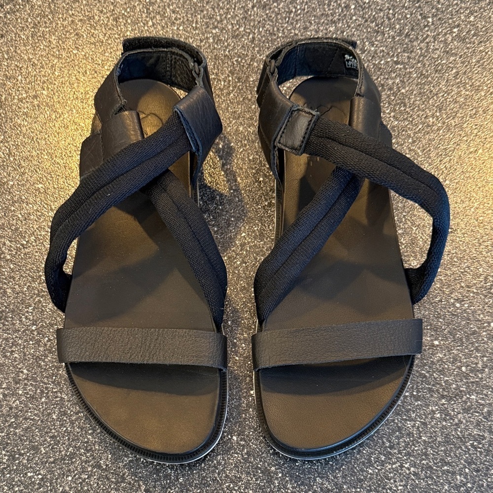 Sorel Black Roaming Decon Black Leather Sandals - size 7
